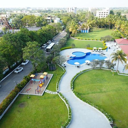 Sun-N-Sand Shirdi Hotel Exterior foto