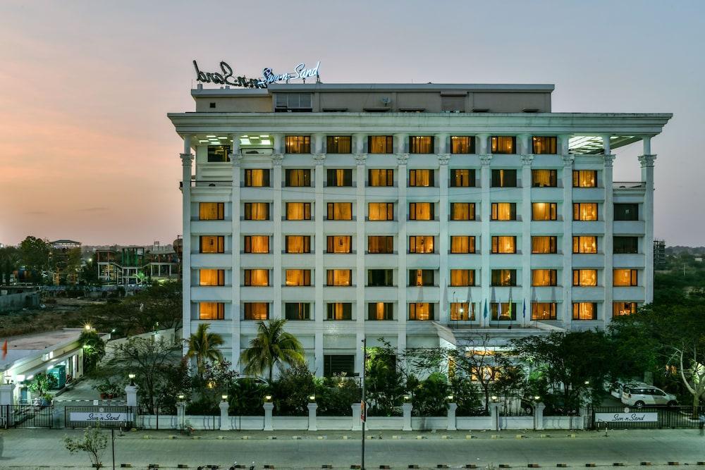 Sun-N-Sand Shirdi Hotel Exterior foto