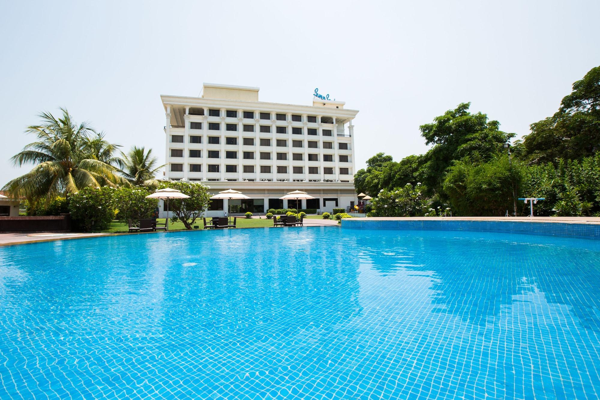 Sun-N-Sand Shirdi Hotel Exterior foto