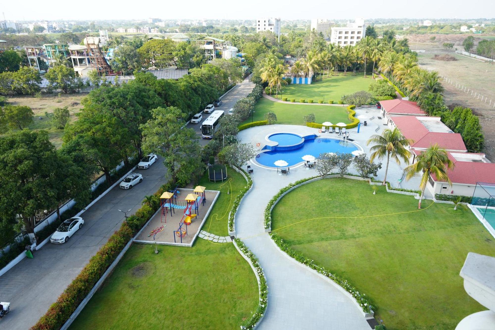 Sun-N-Sand Shirdi Hotel Exterior foto