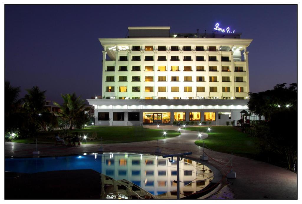 Sun-N-Sand Shirdi Hotel Exterior foto