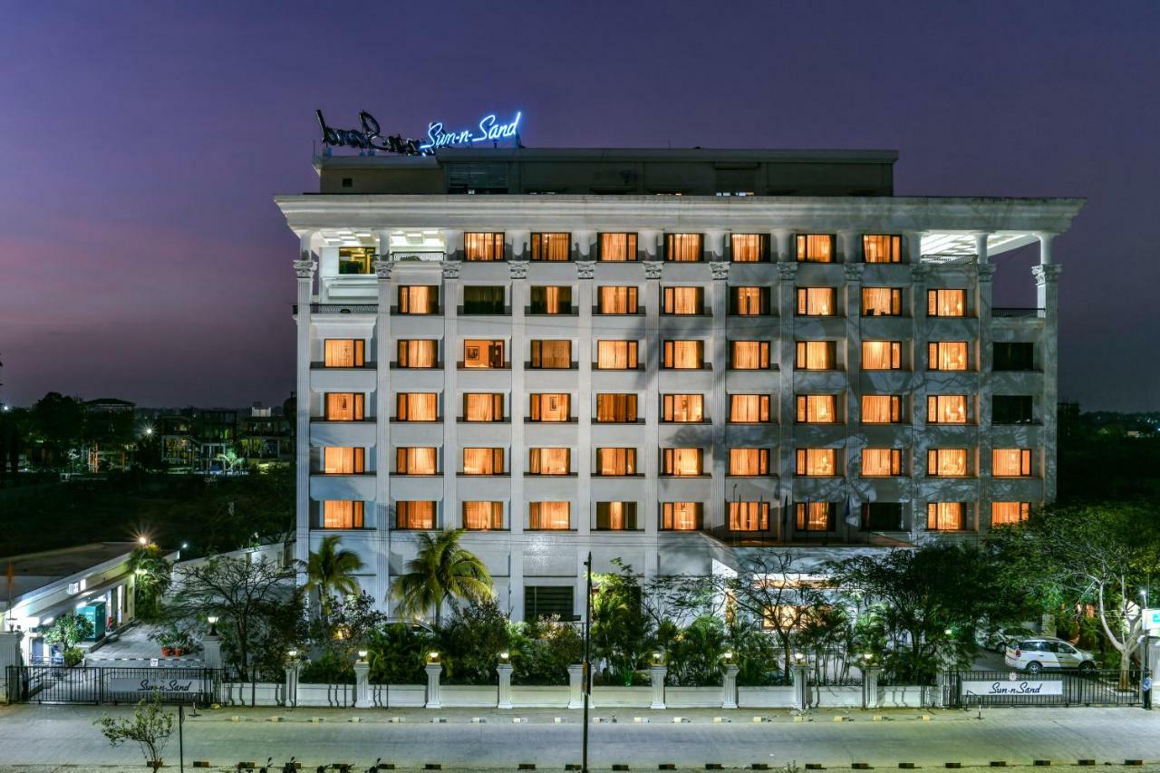 Sun-N-Sand Shirdi Hotel Exterior foto